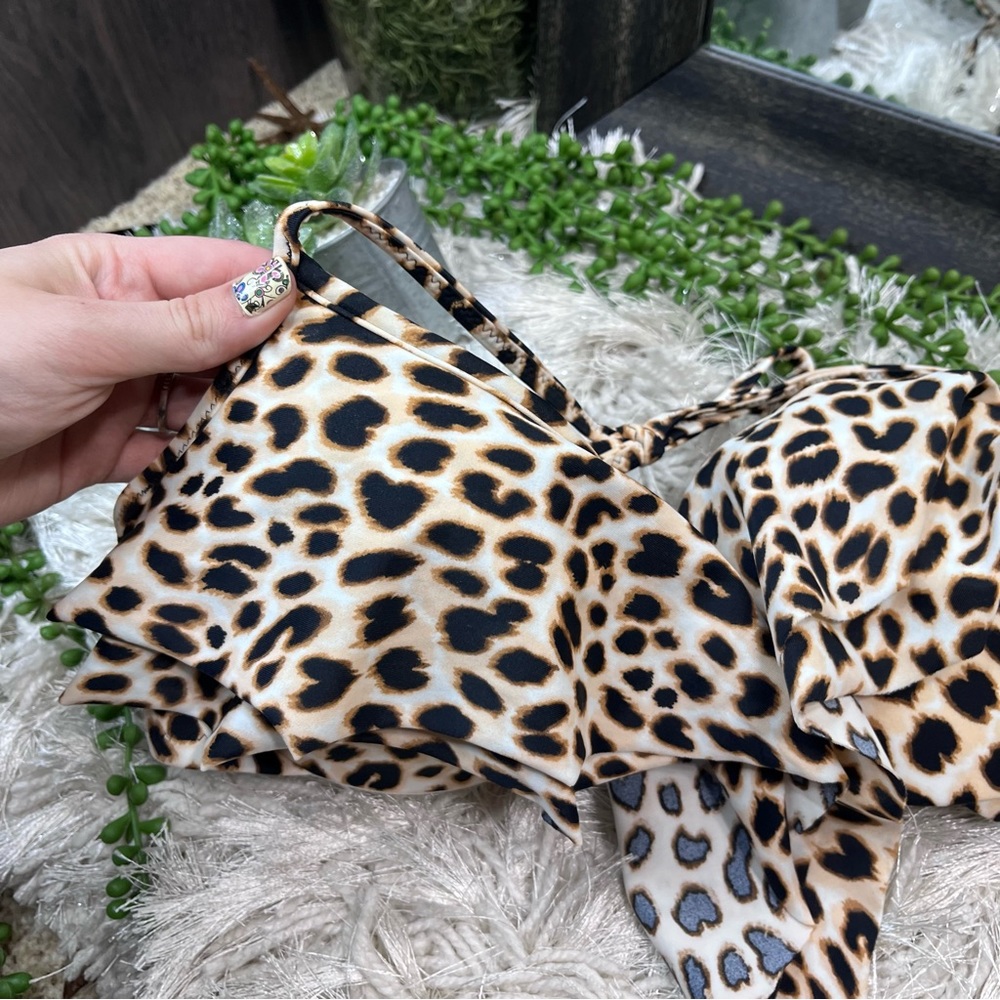 💙2/$40💙PINK Victoria's Secret Leopard Printed Ruffle Halter Bikini Top Size L - Picture 9 of 16